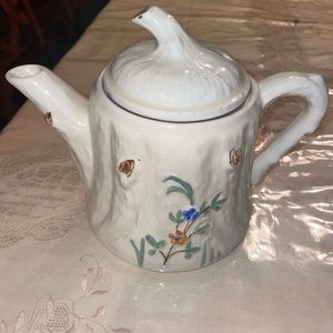 pottery tea pot, can be used to make tea